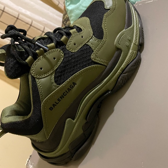 Balenciaga Green and Black Sneakers - Picture 2 of 3